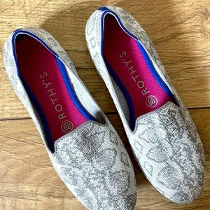 Rothy’s The Loafers in Grey/White Leopard Camo Pattern + Blue Stripe, Size 7.5